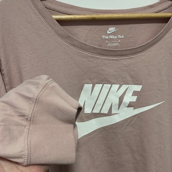 NIKE Sportswear Essential Women's Long Sleeve T-shirt In Rose Whisper size 3X - Picture 4 of 6